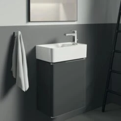 Ideal Standard Handtuchhaken IOM Cube Chrom -Günstiges AquaForma Geschäft 5017830548638 3049 AB 03