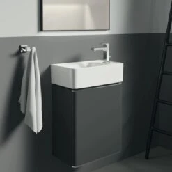 Ideal Standard Doppelter Handtuchhaken IOM Cube Chrom -Günstiges AquaForma Geschäft 5017830548645 3049 AB 03