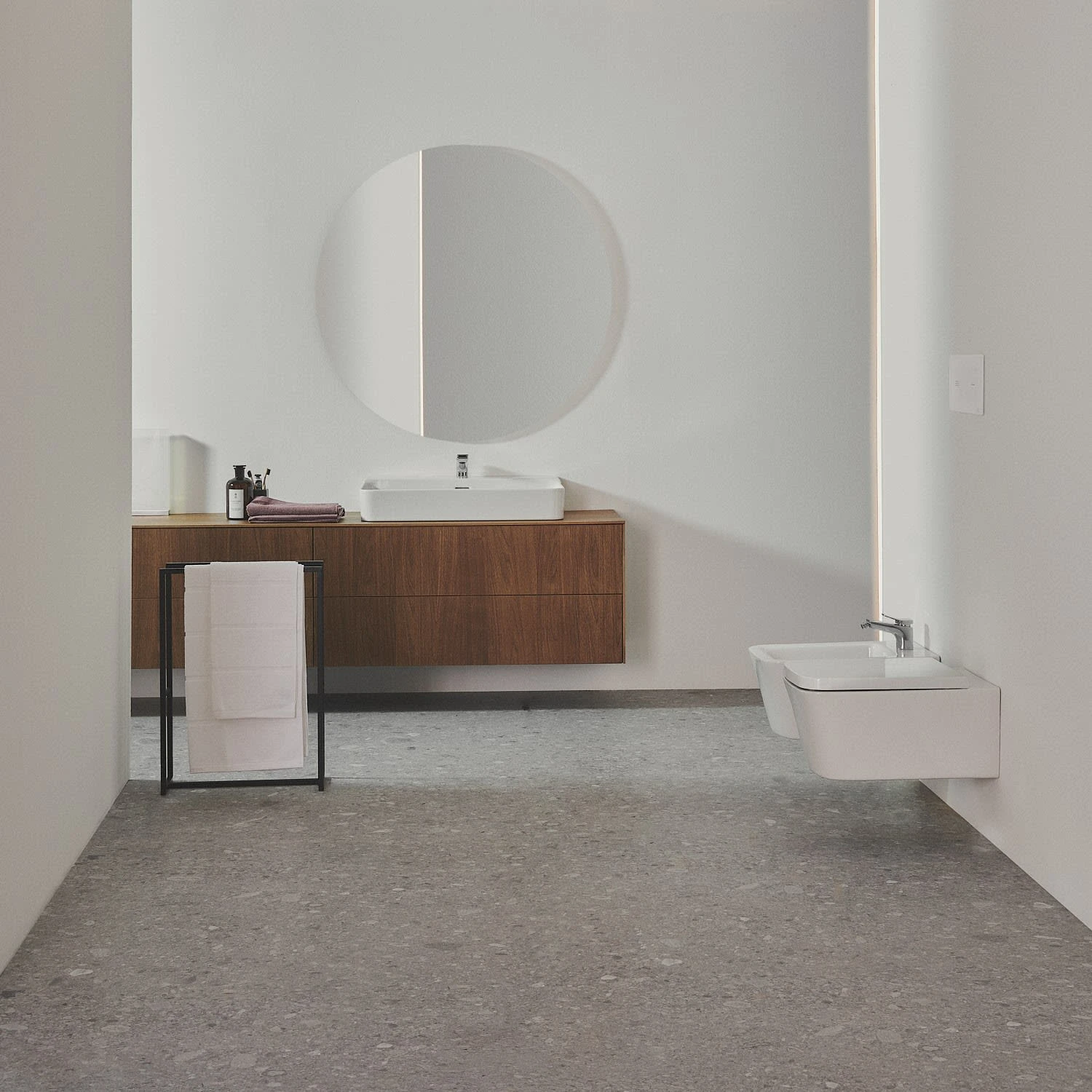 Ideal Standard Conca Waschtisch 120 Cm, 1 Hahnloch, Mit Überlauf 8 Ideal Standard Conca Waschtisch 120 Cm, 1 Hahnloch, Mit Überlauf – Bild 8